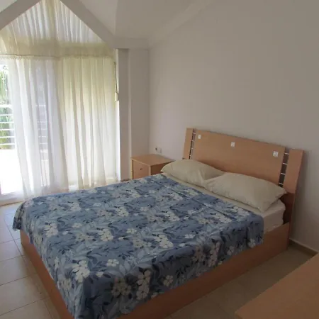 3 Bedroom Alure アパート